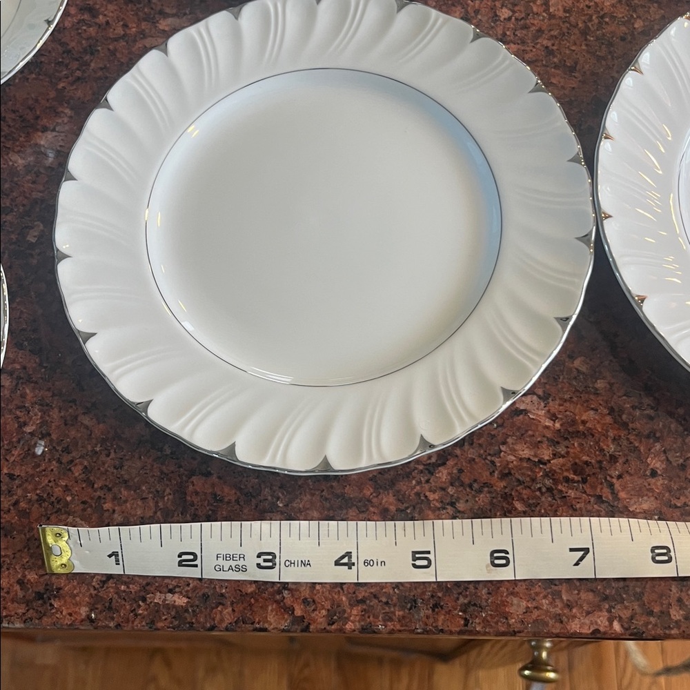 Vintage Harmony House Heirloom Fine China Dinnerware Set - Picture 7 of 9